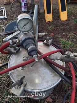 Vintage Devilbiss pressure pot industrial painting Spraying hose & Jga 502 gun