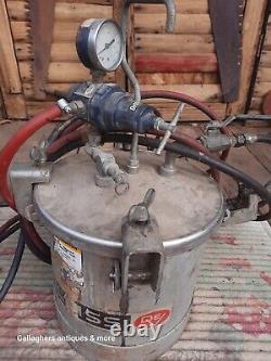 Vintage Devilbiss pressure pot industrial painting Spraying hose & Jga 502 gun