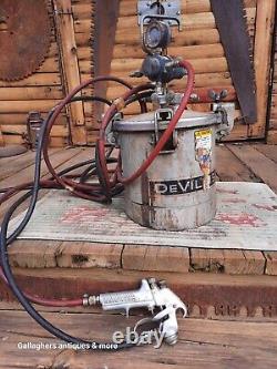 Vintage Devilbiss pressure pot industrial painting Spraying hose & Jga 502 gun