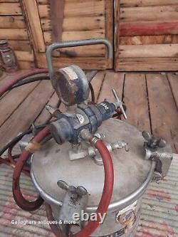 Vintage Devilbiss pressure pot industrial painting Spraying hose & Jga 502 gun