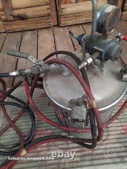 Vintage Devilbiss pressure pot industrial painting Spraying hose & Jga 502 gun